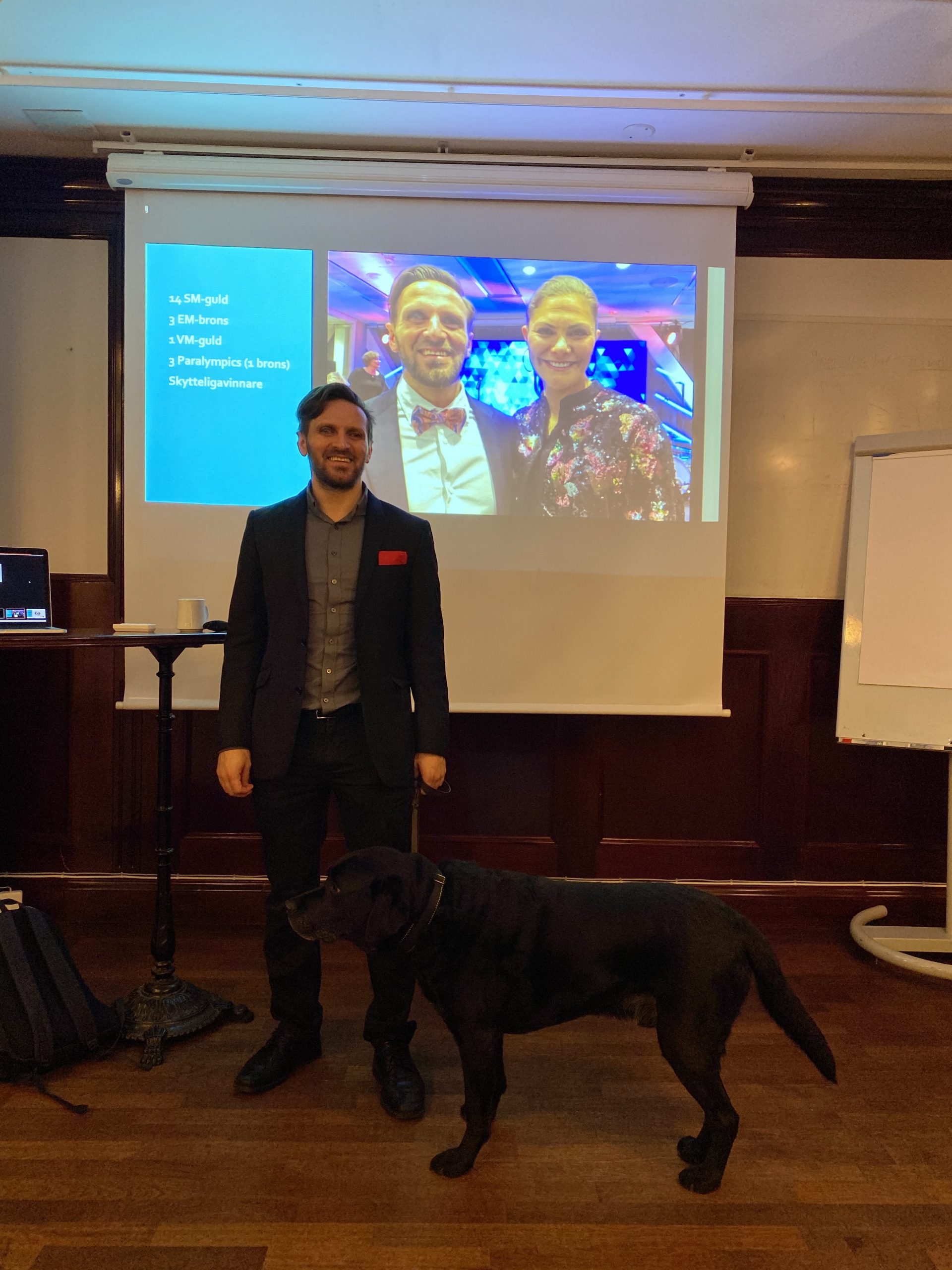 Fatmir Seremeti föreläser på Scandic. 